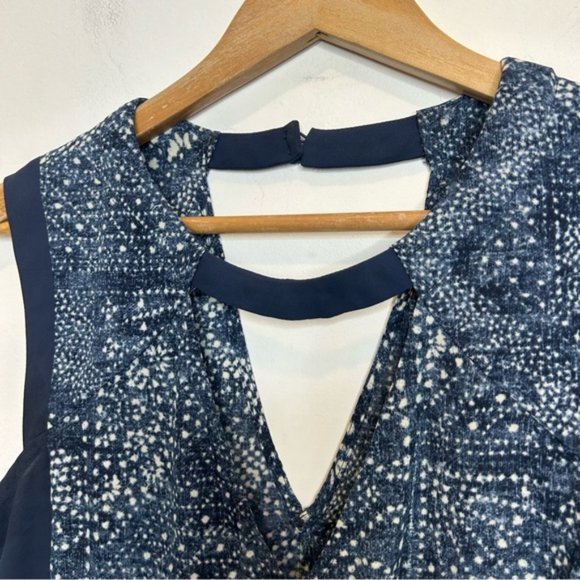 BCBG MAXAZRIA Crosby Parisian Blue Sleeveless V-Neck Tank Top - Picture 2 of 4